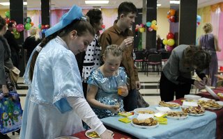 СЛЕТ ДЕДОВ МОРОЗОВ И СНЕГУРОЧЕК
